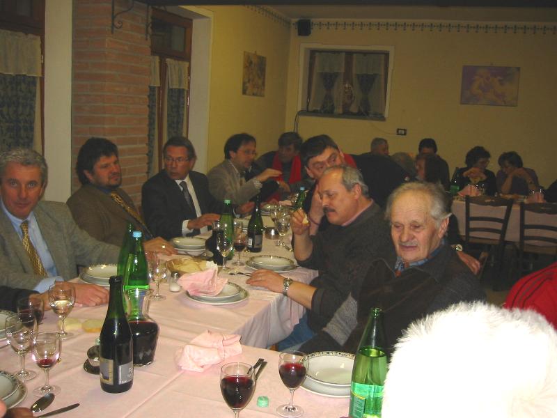 autorita il Sindaco Magnani il il presidente Ivocomandante Sassi al rancio